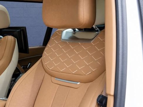 Used 2024 Land Rover Range Rover SV AWD/4WD image 11