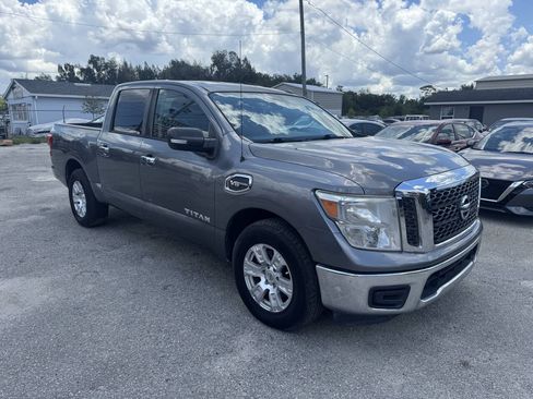 Used 2017 Nissan Titan SV RWD image 15