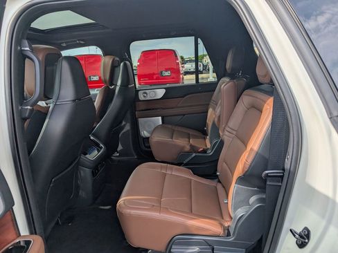 Used 2024 Lincoln Navigator L Reserve AWD/4WD image 10