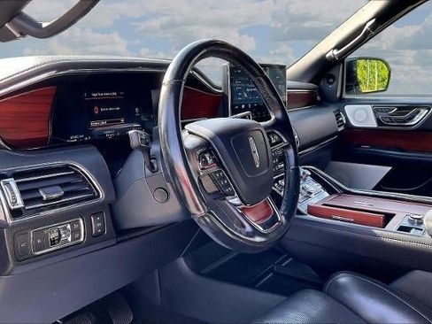 Used 2022 Lincoln Navigator Reserve AWD/4WD image 16