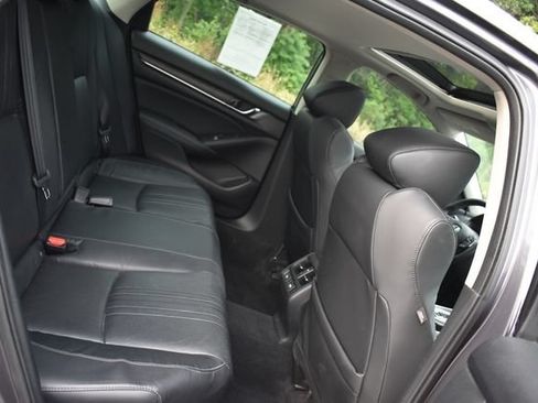 Used 2018 Honda Accord Touring image 16