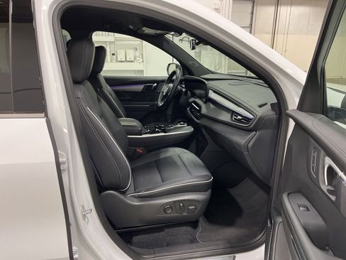 Certified 2025 Buick Enclave Preferred AWD/4WD image 30