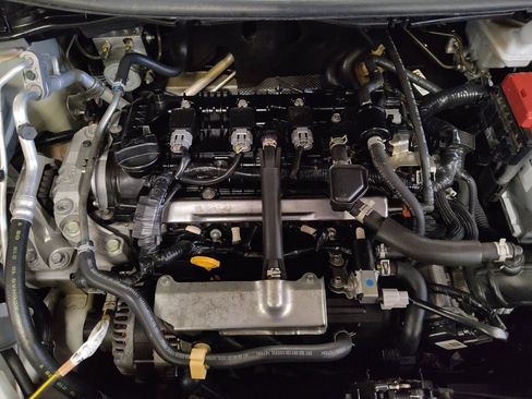 Used 2021 Nissan Versa SV FWD image 30