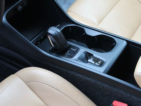 Used 2019 Volvo XC40 T5 Momentum image 23