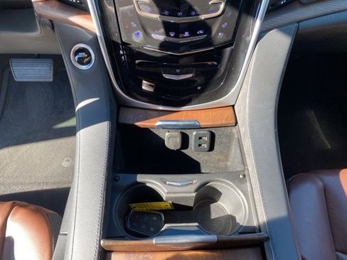 Used 2020 Cadillac Escalade Premium Luxury image 18