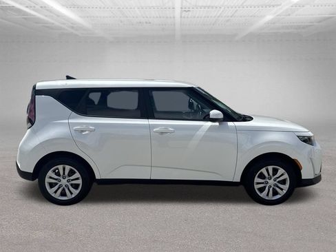 Used 2023 Kia Soul LX FWD image 7