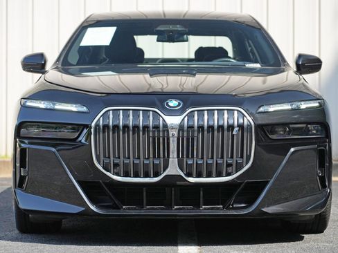 Used 2023 BMW i7 xDrive60 w/ Executive Package 2 AWD/4WD image 7