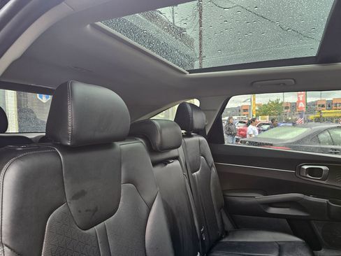 Used 2022 Kia Sorento S w/ Panoramic Sunroof Package FWD image 14