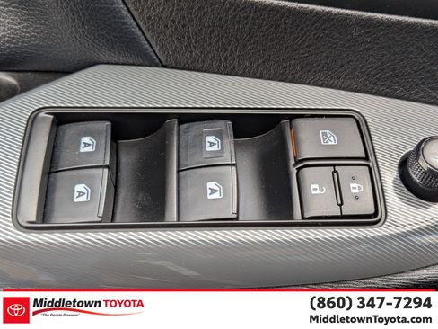 Certified 2019 Toyota Sienna SE w/ SE Preferred Package image 12