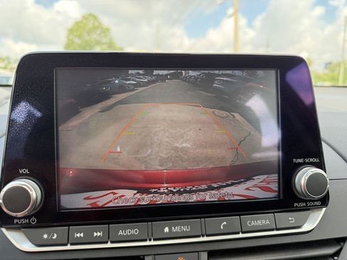 Used 2024 Nissan Altima 2.5 SV FWD image 15