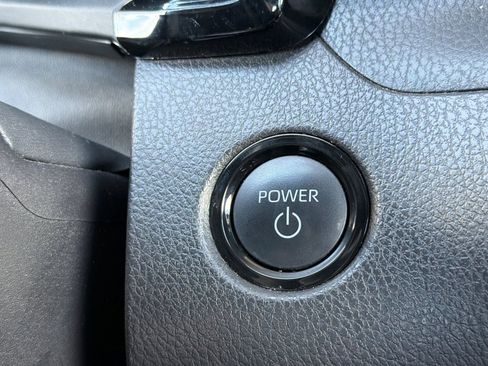 Used 2025 Toyota Camry SE FWD image 27