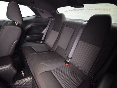 Used 2019 Dodge Challenger SXT image 23