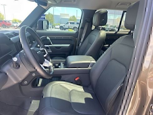 Used 2024 Land Rover Defender 110 SE AWD/4WD image 9