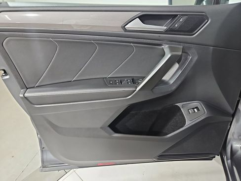 Used 2022 Volkswagen Tiguan SE AWD/4WD image 10