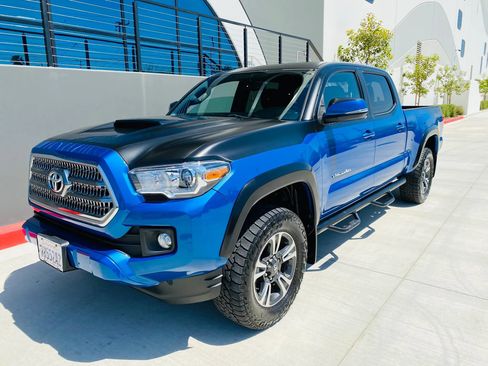 Used 2016 Toyota Tacoma TRD Sport RWD image 1