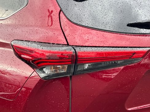 Used 2023 Toyota Highlander XLE image 15