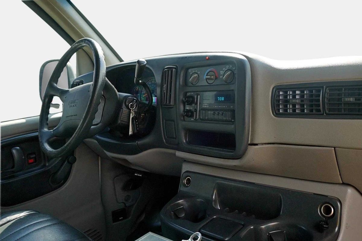Used 1997 GMC Savana 2500 RWD image 17