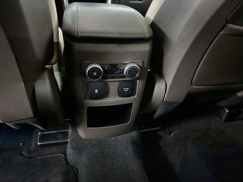 Used 2020 Ford Explorer Platinum w/ Premium Technology Package AWD/4WD image 25