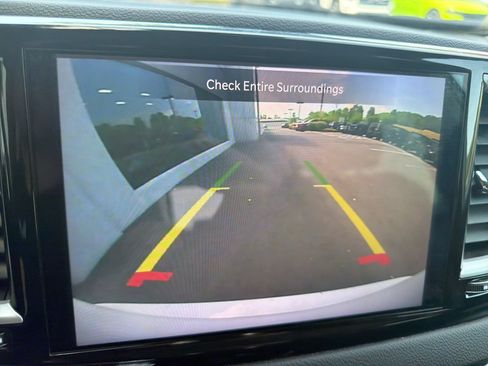 Used 2023 Chrysler Pacifica Touring-L FWD image 27