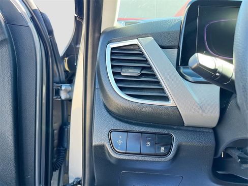 Used 2024 Kia Seltos LX image 10