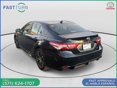 Used 2020 Toyota Camry SE image 8