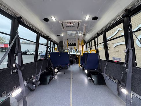 Used 2014 Chevrolet Express 3500 image 18