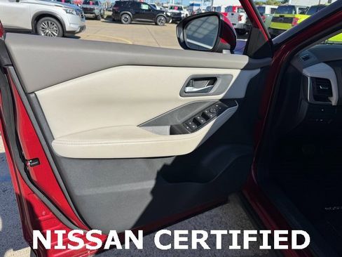 Certified 2025 Nissan Rogue SV image 13