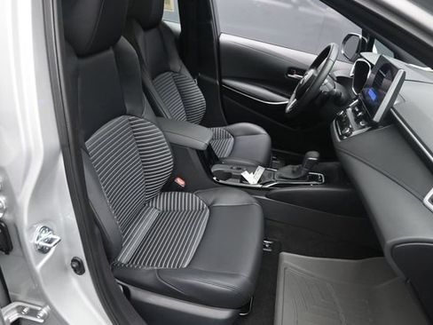 Used 2025 Toyota Corolla XSE FWD image 27
