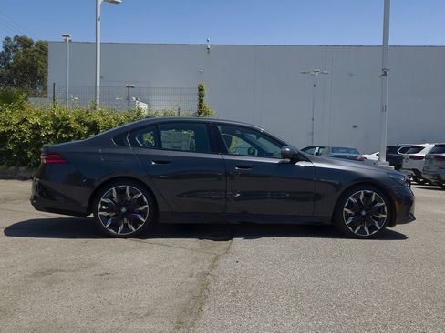 New 2026 BMW 530i w/ M Sport Package RWD image 4