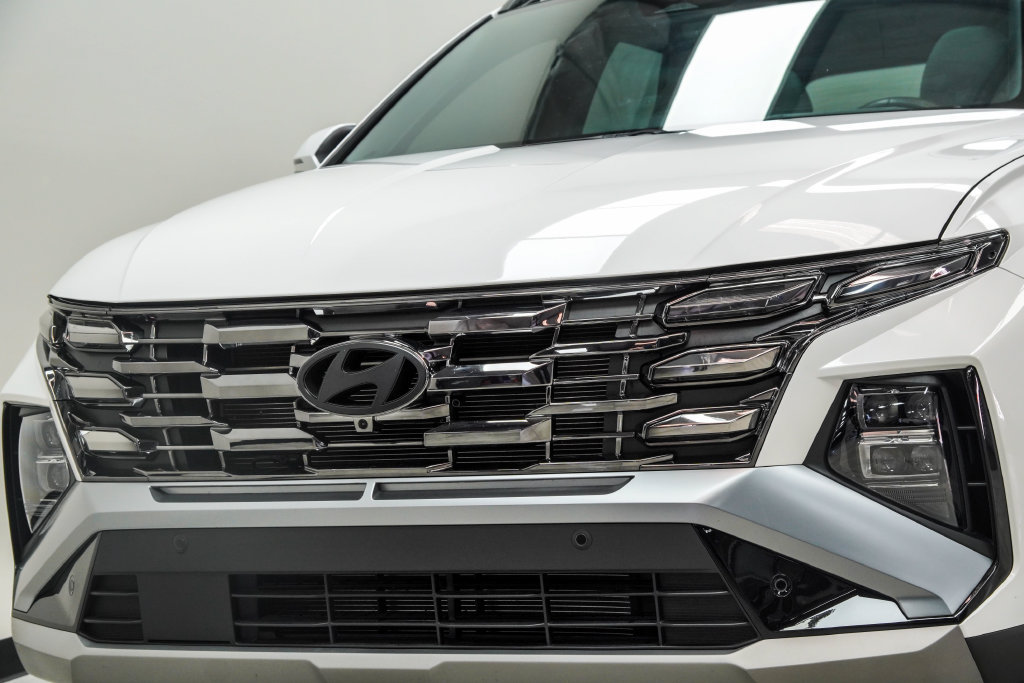 Used 2025 Hyundai Tucson Limited FWD image 2