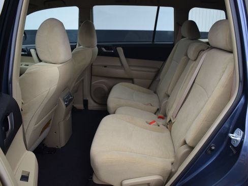 Used 2012 Toyota Highlander FWD w/ Tech Pkg image 14