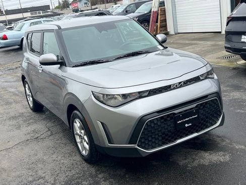 Certified 2025 Kia Soul LX w/ LX Technology Package image 5