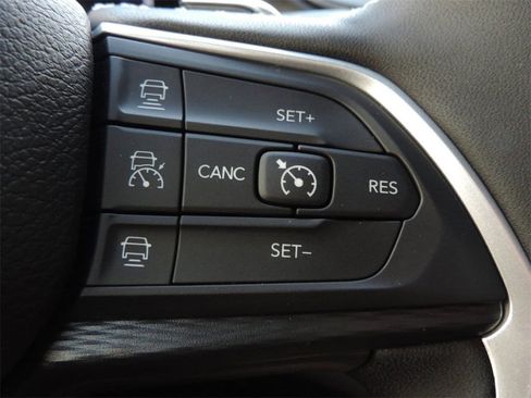 Used 2025 Jeep Grand Cherokee L Altitude image 27