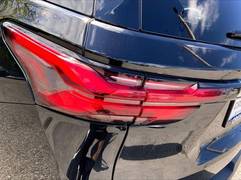 Used 2023 Chevrolet Traverse LT w/ LPO, Floor Liner Package AWD/4WD image 28