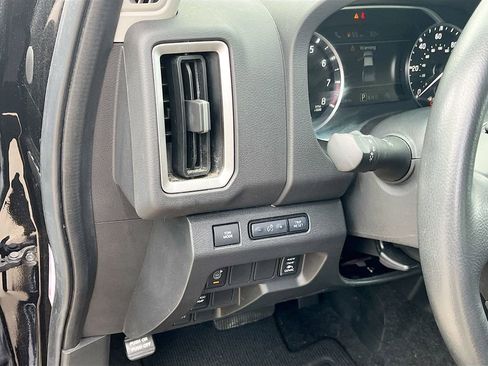 Used 2025 Nissan Frontier SV w/ SV Convenience Package RWD image 10