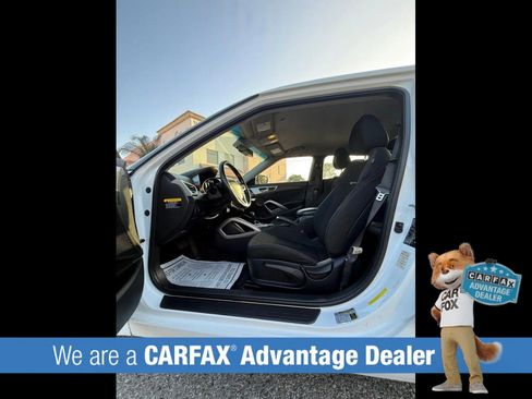 Used 2017 Hyundai Veloster FWD image 14