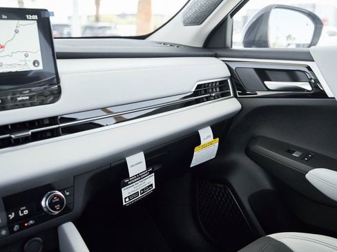 Used 2025 Mitsubishi Outlander SE FWD image 53