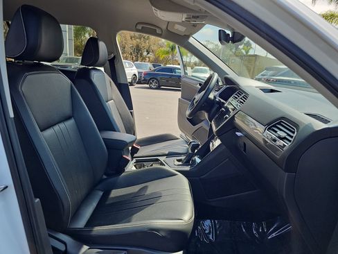 Used 2023 Volkswagen Tiguan SE FWD image 13