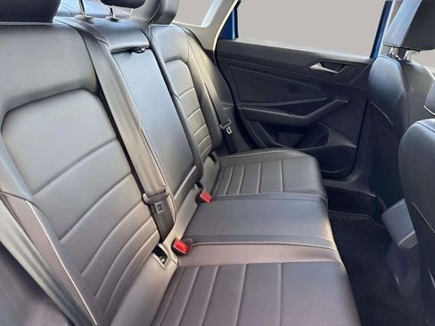 Used 2024 Volkswagen Jetta SE w/ Panoramic Sunroof Package image 9