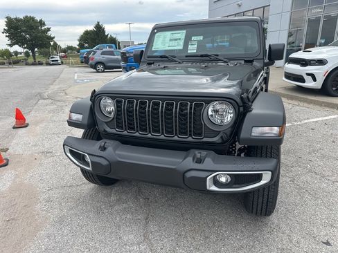 New 2025 Jeep Gladiator Sport image 10