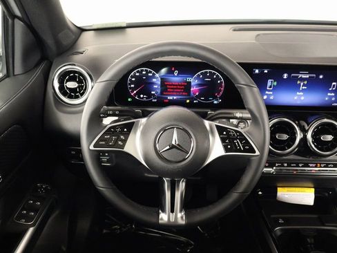 New 2026 Mercedes-Benz GLB 250 image 3