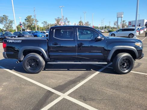 Used 2019 Toyota Tacoma TRD Off-Road AWD/4WD image 3