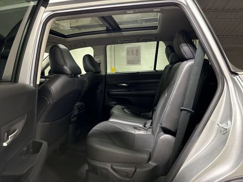 Used 2024 Toyota Grand Highlander AWD image 23