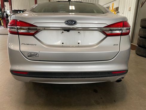 Used 2017 Ford Fusion SE FWD image 7