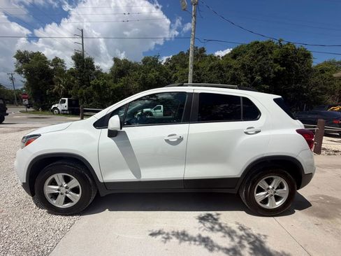 Used 2021 Chevrolet Trax LT AWD/4WD image 4