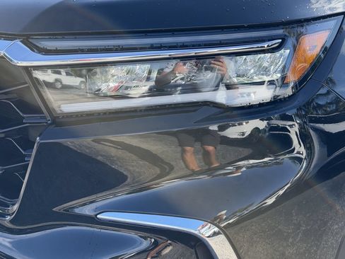 Used 2024 Honda Pilot Touring image 9