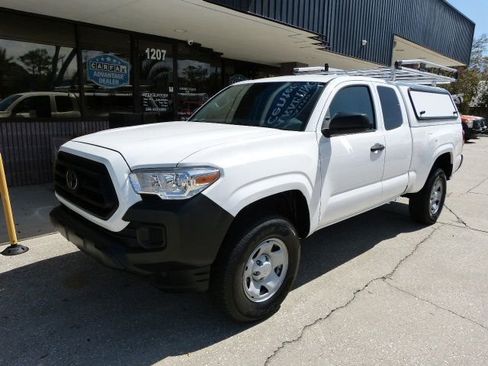 Used 2022 Toyota Tacoma SR image 2