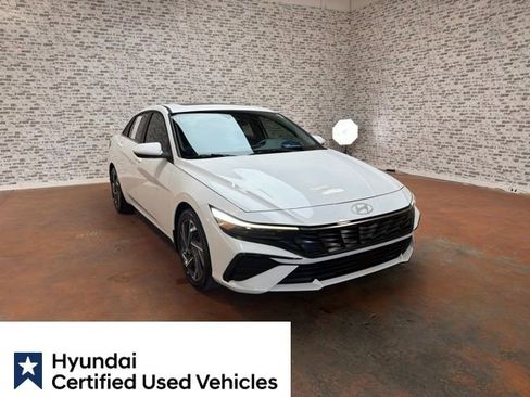 Certified 2025 Hyundai Elantra SEL FWD image 1