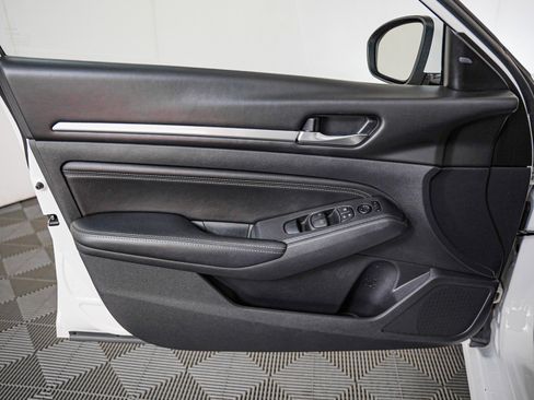 Used 2019 Nissan Altima 2.5 SV image 23