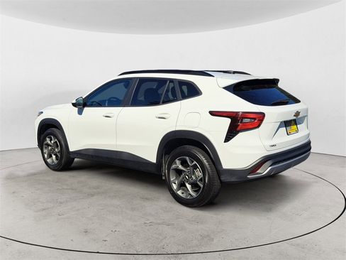 Used 2024 Chevrolet Trax LT image 5